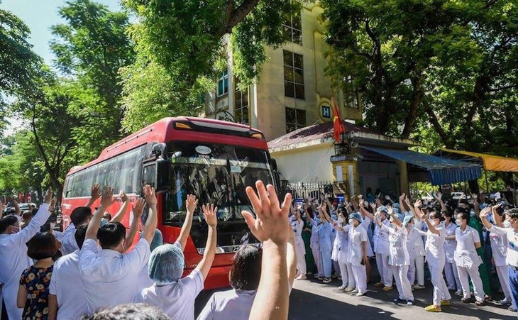 Y bác sĩ bệnh viện tuyến trung ương lên đường vào TP.HCM và các tỉnh phía Nam chống dịch Covid-19