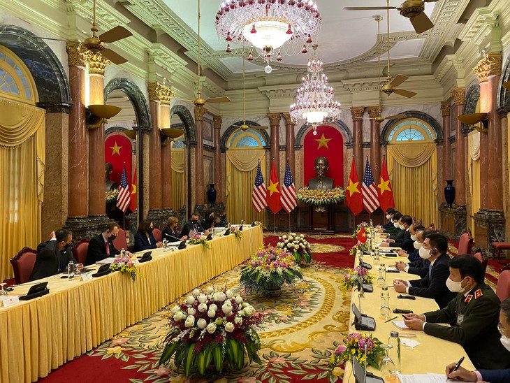 Quang cảnh hội đàm giữa Phó tổng thống Kamala Harris và Chủ tịch nước Nguyễn Xuân Phúc. Ảnh: Twitter/Jenny Leonard.