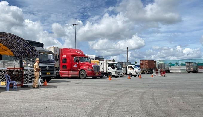 Tổng cục Đường bộ Việt Nam đề nghị Cà Mau, Gia Lai gỡ ách tắc lưu thông hàng hóa. Ảnh minh họa Tổng cục Đường bộ Việt Nam đề nghị Cà Mau, Gia Lai gỡ ách tắc lưu thông hàng hóa. Ảnh minh họa