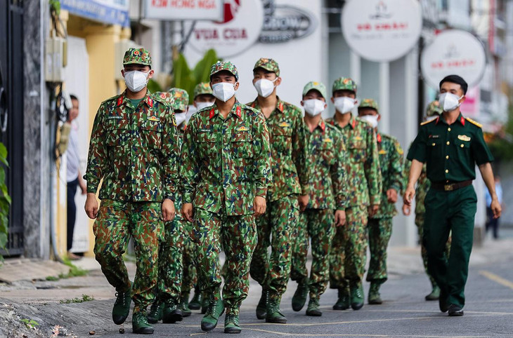 Theo kế hoạch, lực lượng quân sự sẽ tỏa ra khắp các quận, huyện tại TP.HCM, tham gia tuyên truyền, tuần tra canh gác, vận chuyển lương thực thực phẩm, đem các túi an sinh đến các hộ khó khăn