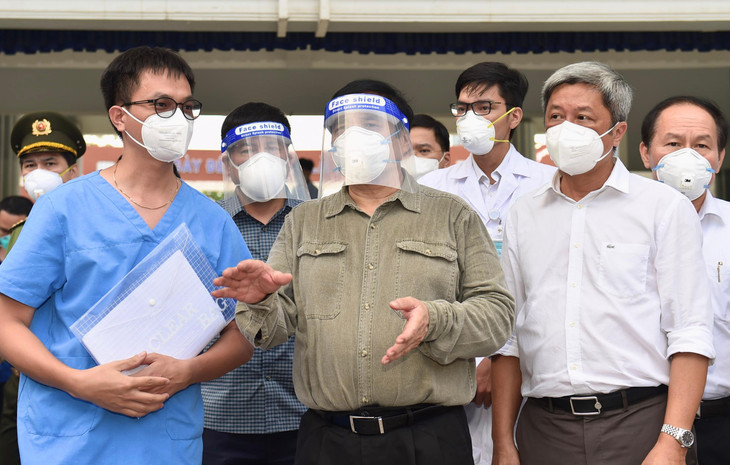 Các y bác sĩ hứa với Thủ tướng sẽ làm việc hết mình để góp phần chiến thắng dịch bệnh. Ảnh: VGP