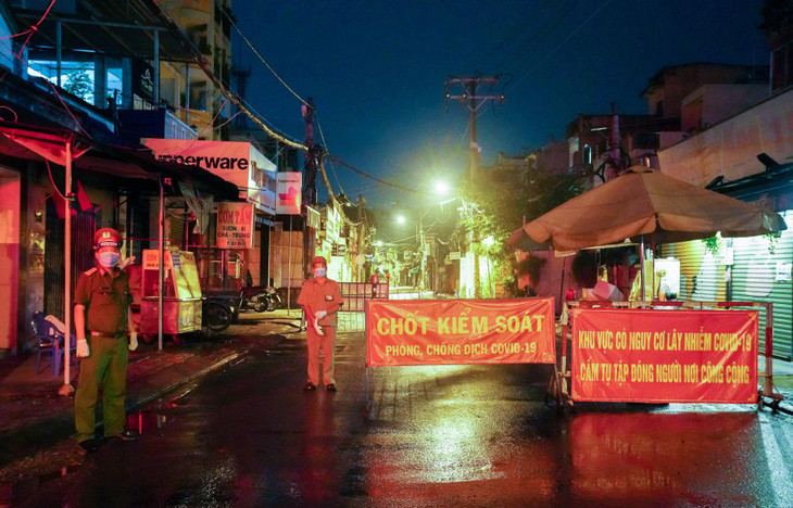 Từ 0h ngày 23/8, người không thuộc trong 16 nhóm đối tượng được ra đường hoặc không mang đầy đủ giấy tờ hợp lệ đều sẽ bị từ chối khi đi qua chốt kiểm soát dịch