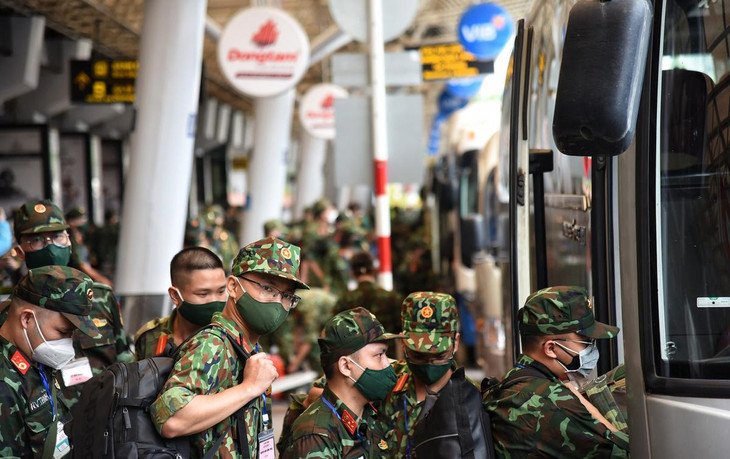 Các quân nhân tăng cường được chia ra thực hiện 3 nhiệm vụ: Thăm khám cho người dân, kiểm soát việc đi lại và tiếp tế nhu yếu phẩm