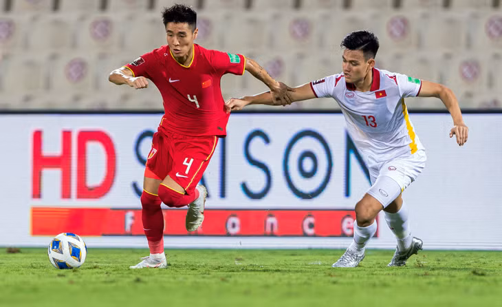 Hồ Tấn Tài (số 13) ghi dấu ấn trong trận gặp tuyển Oman (12/10) và Trung Quốc (8/10). Ảnh: AFC
