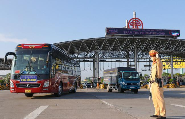 Bộ GTVT quyết định tạm thời tổ chức vận tải xe khách trên toàn quốc từ ngày 13/10