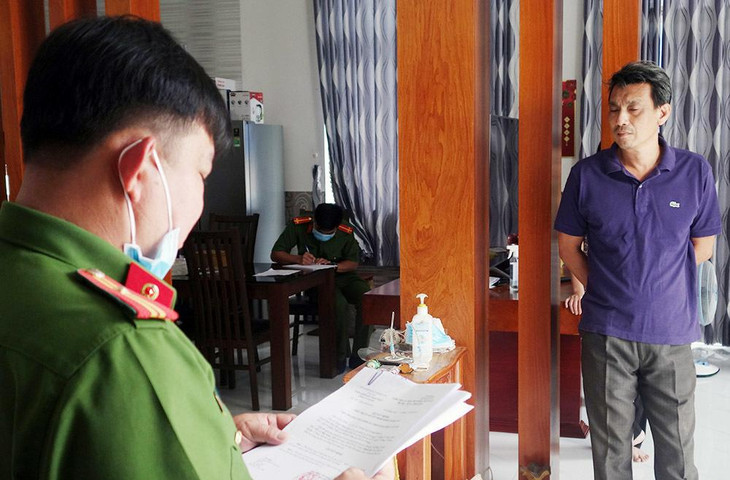 Công an thi hành lệnh bắt bị can Bùi Quốc Việt