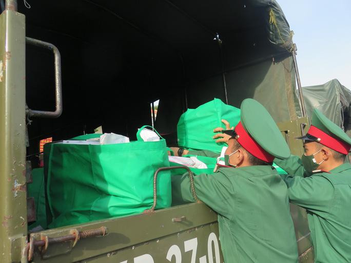 Bộ đội hỗ trợ TP.HCM phòng, chống dịch bệnh Covid-19