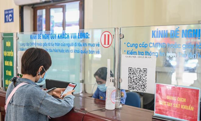 Hà Nội đã bán vé cho khách đi tàu từ 8h sáng 12/10