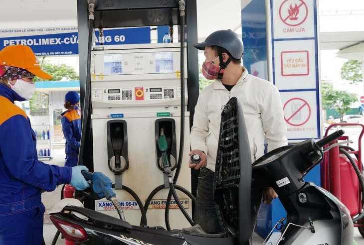 Ngày 11/10, giá xăng có thể tăng 1.000 đồng/lít