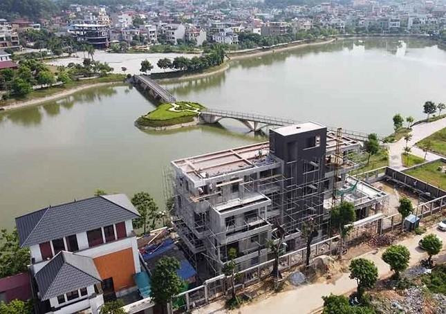 Tỉnh Thái Nguyên yêu cầu các ngành, địa phương chấn chỉnh, khắc phục những tồn tại, thiếu sót, vi phạm trong công tác xác định giá đất, thực hiện nghĩa vụ tài chính đối với các dự án khu dân cư, khu đô thị trên địa bàn theo kiến nghị của TTCP. Ảnh: dự án xây dựng khu đô thị hồ điều hòa Xương Rồng (TP. Thái Nguyên) của Công ty cổ phần Sông Đà 2 được giao đất không qua đấu giá.