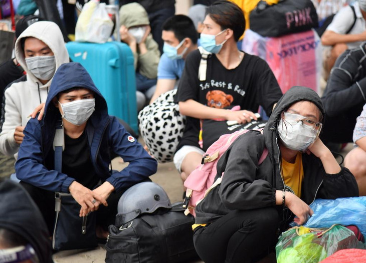 Người dân về Kiên Giang chờ test sàng lọc trước khi về nhà cách ly