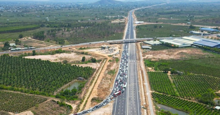 Ùn ứ cục bộ tại lối ra phía Bắc nút giao Phan Thiết hướng từ TP.HCM ra Bình Thuận, năm 2024