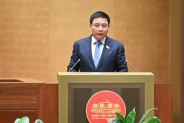 Bộ trưởng Bộ Tài chính Nguyễn Văn Thắng trình bày báo cáo