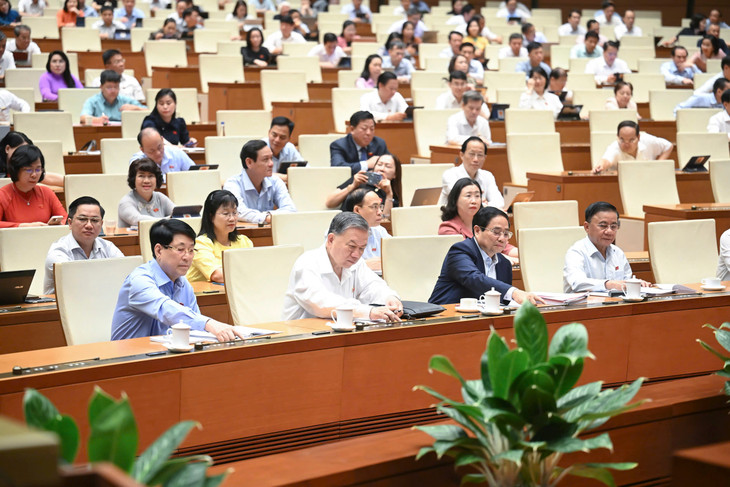 Quốc hội biểu quyết thông qua Nghị quyết của Quốc hội sửa đổi, bổ sung một số điều của Hiến pháp năm 2013 bằng hình thức biểu quyết điện tử