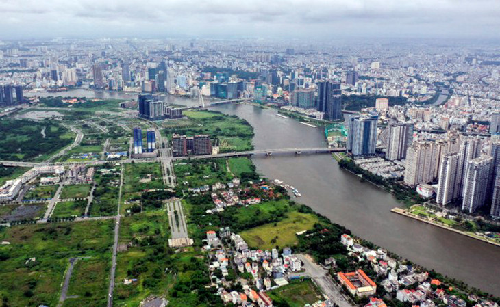 Khu trung tâm TP.HCM nhìn từ sông Sài Gòn khu vực bán đảo Thủ Thiêm
