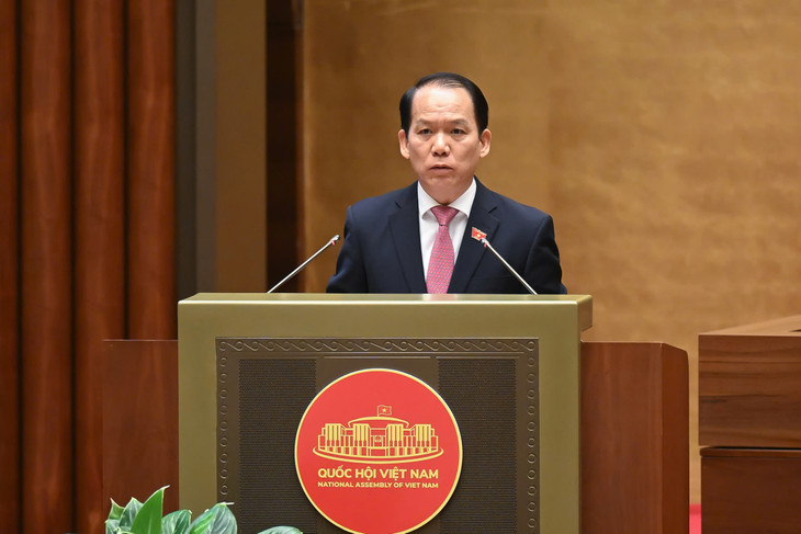 Chủ nhiệm Ủy ban Pháp luật và Tư pháp Hoàng Thanh Tùng trình bày báo cáo Chủ nhiệm Ủy ban Pháp luật và Tư pháp Hoàng Thanh Tùng trình bày báo cáo