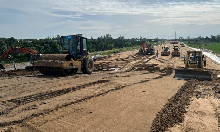 Công trường cao tốc Cao Lãnh - An Hữu đang được đẩy nhanh tiến độ Công trường cao tốc Cao Lãnh - An Hữu đang được đẩy nhanh tiến độ