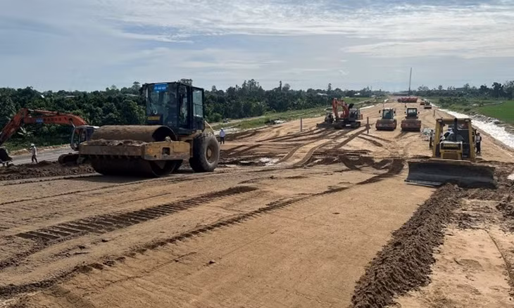 Công trường cao tốc Cao Lãnh - An Hữu đang được đẩy nhanh tiến độ