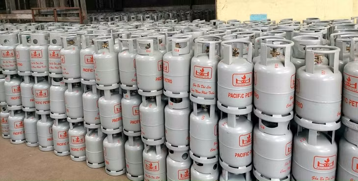 Giá gas bình bán lẻ tháng 1/2023 tại Hà Nội là 418.500 đồng/bình dân dụng 12 kg. Ảnh minh họa