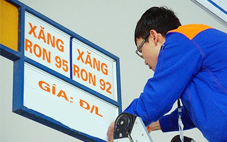 Chỉ trong 3 ngày đầu năm, giá xăng trong nước đã tăng 2 lần liên tiếp.