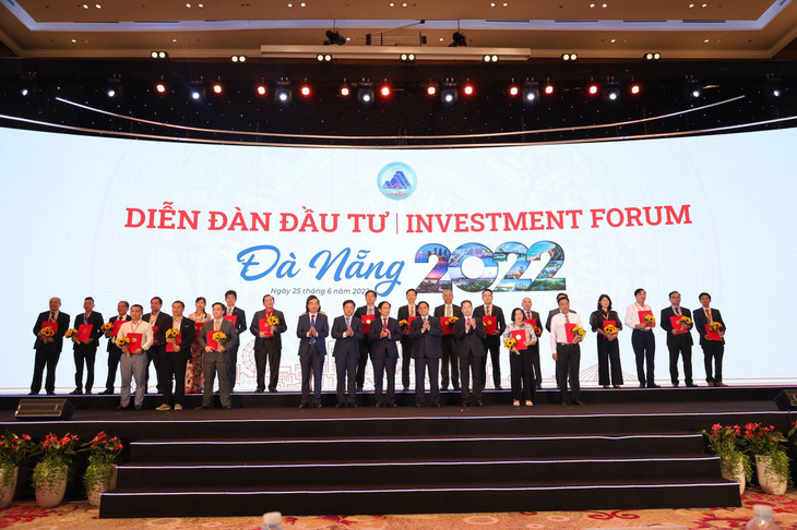 Thủ tướng Phạm Minh Chính chúc mừng các nhà đầu tư