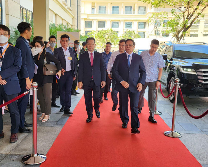 Diễn đàn Đầu tư Đà Nẵng 2022 có sự tham dự của Thủ tướng Chính phủ Phạm Minh Chính (bên phải)