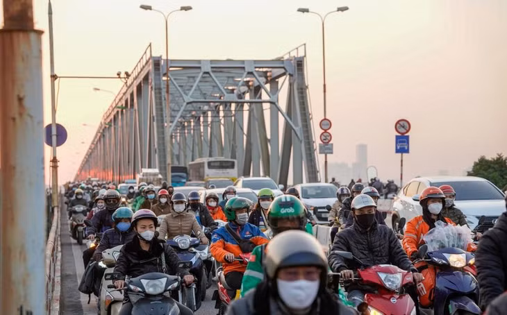 Cầu Chương Dương thường xuyên ùn tắc giờ cao điểm