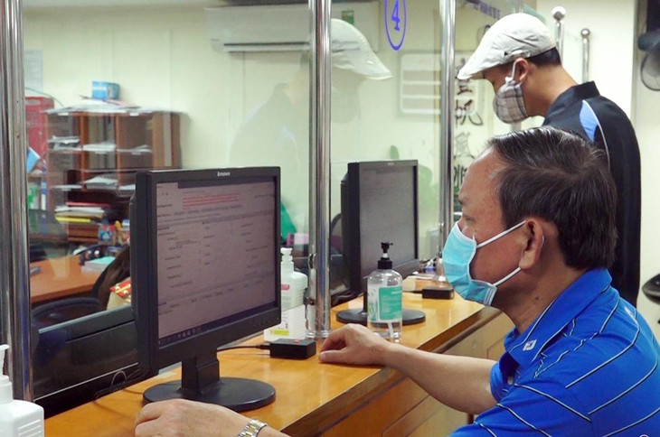 Mua biển số qua đấu giá, người dân hào hứng nhưng vẫn phải chờ Mua biển số qua đấu giá, người dân hào hứng nhưng vẫn phải chờ