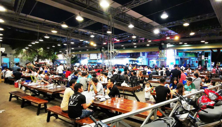 Quán ăn ở vùng xanh, vàng tại TP.HCM được phép bán rượu, bia, không phải đóng cửa trước 22h