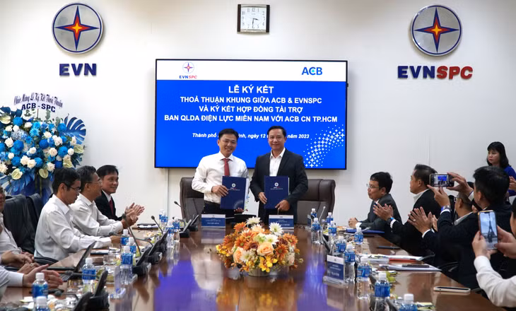 Ban QLDA Điện lực miền Nam và Ngân hàng ACB CN TP.HCM ký kết hợp đồng tín dụng để triển khai các công trình ĐTXD