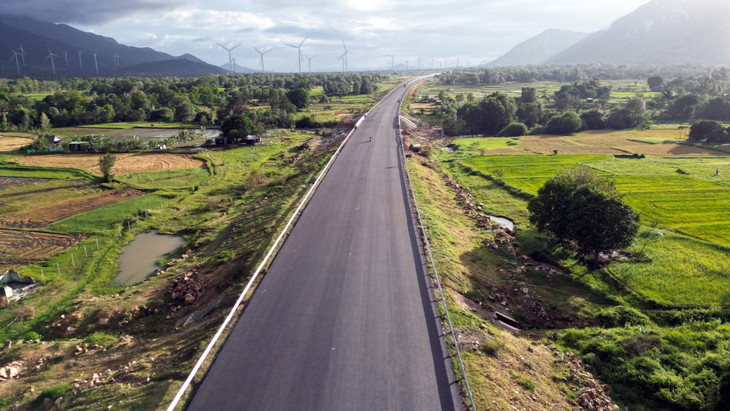 Cao tốc Cam Lâm - Vĩnh Hảo sắp hoàn thành Cao tốc Cam Lâm - Vĩnh Hảo sắp hoàn thành