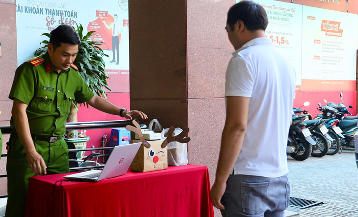 Hệ thống nhận diện khách hàng tại cửa ngân hàng Hệ thống nhận diện khách hàng tại cửa ngân hàng