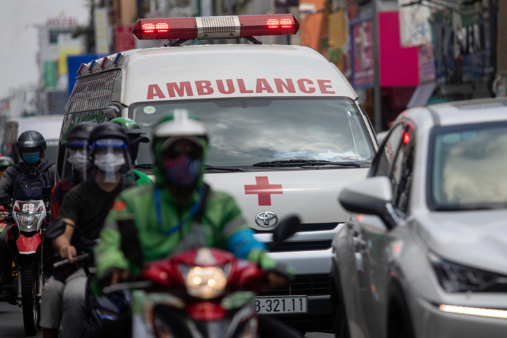 Xe cấp cứu di chuyển trên đường ở TP.HCM. Ảnh minh họa