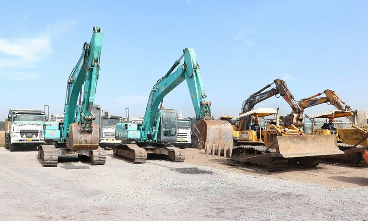 Xe xúc, cẩu tại lễ khởi công dự án