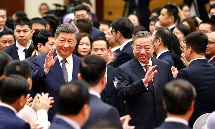 Tổng Bí thư Tô Lâm, Chủ tịch nước Lương Cường và Tổng Bí thư, Chủ tịch nước Tập Cận Bình dự Liên hoan giao lưu hữu nghị nhân dân Việt Nam-Trung Quốc. Ảnh: TTXVN