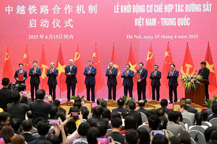 Lãnh đạo Đảng, Nhà nước Việt Nam và Tổng Bí thư, Chủ tịch nước Trung Quốc Tập Cận Bình tham dự lễ khởi động cơ chế hợp tác đường sắt Việt Nam - Trung Quốc Lãnh đạo Đảng, Nhà nước Việt Nam và Tổng Bí thư, Chủ tịch nước Trung Quốc Tập Cận Bình tham dự lễ khởi động cơ chế hợp tác đường sắt Việt Nam - Trung Quốc