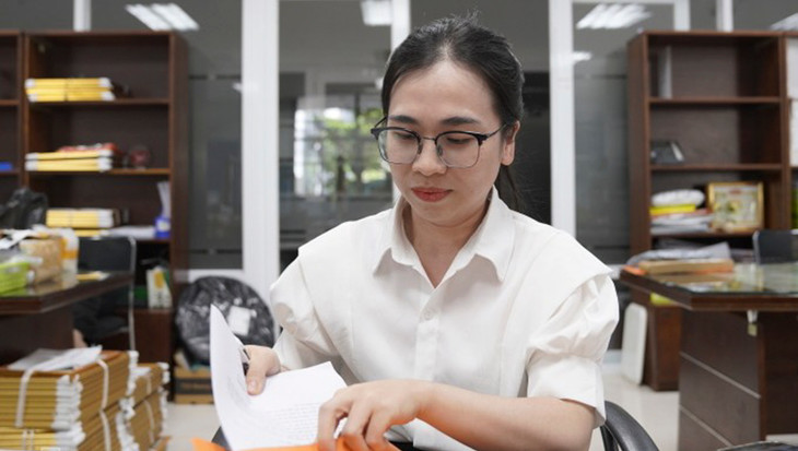 Công chức làm việc tại bộ phận một cửa, Trung tâm Hành chính TP. Đà Nẵng Công chức làm việc tại bộ phận một cửa, Trung tâm Hành chính TP. Đà Nẵng