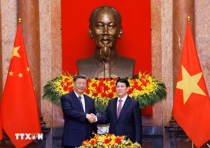 Chủ tịch nước Lương Cường và Tổng Bí thư, Chủ tịch nước Trung Quốc Tập Cận Bình chụp ảnh chung. Ảnh: TTXVN