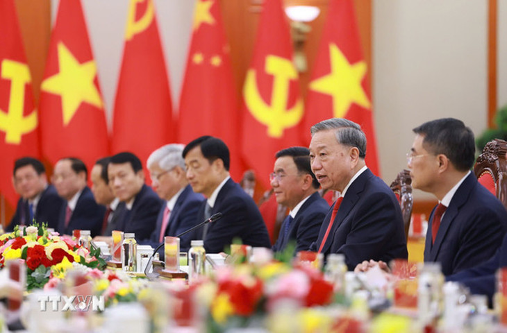 Tổng Bí thư Tô Lâm và Đoàn cấp cao Việt Nam tại cuộc hội đàm với Tổng Bí thư, Chủ tịch nước Trung Quốc Tập Cận Bình. Ảnh: TTXVN