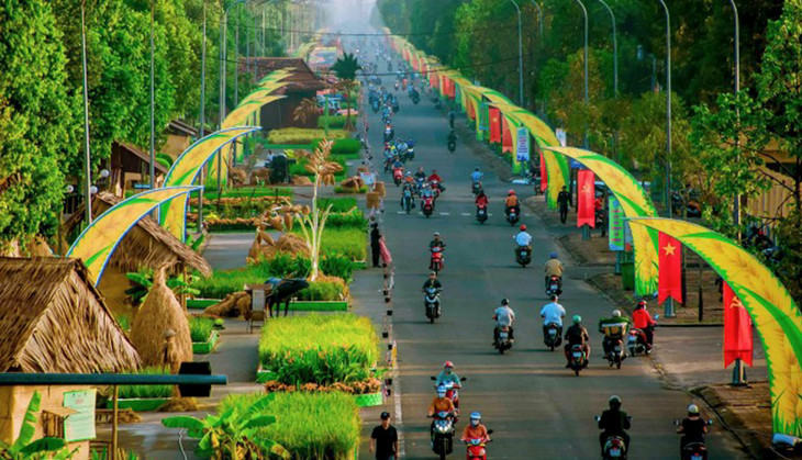 Loạt nông cụ từng được nông dân miền Tây dùng làm lúa hàng trăm năm được trưng bày tại triển lãm Con đường lúa gạo ở TP. Vị Thanh, Hậu Giang Loạt nông cụ từng được nông dân miền Tây dùng làm lúa hàng trăm năm được trưng bày tại triển lãm Con đường lúa gạo ở TP. Vị Thanh, Hậu Giang