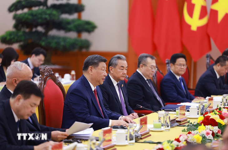 Tổng Bí thư, Chủ tịch nước Tập Cận Bình và Đoàn cấp cao Trung Quốc tại cuộc hội đàm với Tổng Bí thư Tô Lâm. Ảnh: TTXVN