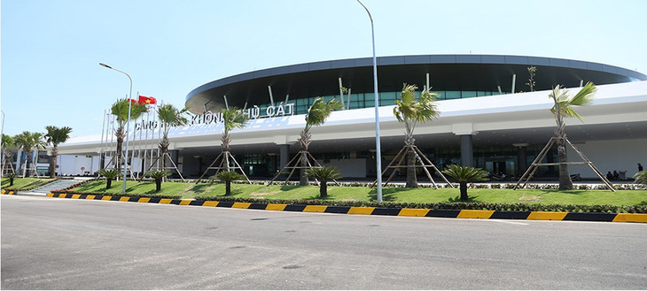 Cảng hàng không Phù Cát hiện có công suất khai thác khoảng 2,3 triệu hành khách/năm Cảng hàng không Phù Cát hiện có công suất khai thác khoảng 2,3 triệu hành khách/năm