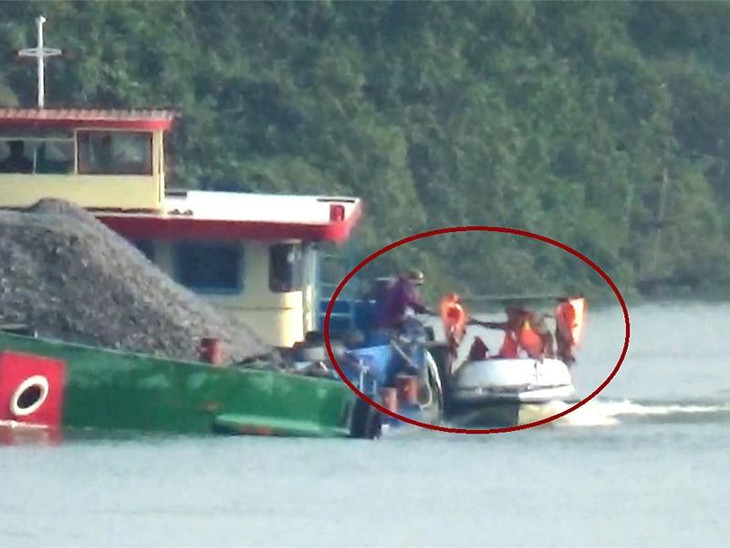 Cán bộ cảnh sát giao thông đường thủy bị phản ánh "làm luật" trên sông Đồng Nai Cán bộ cảnh sát giao thông đường thủy bị phản ánh "làm luật" trên sông Đồng Nai