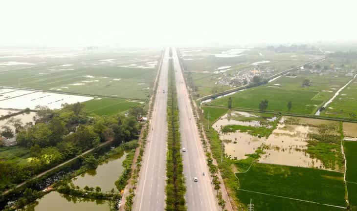 Dự án đầu tư xây dựng đường trục phía Nam thủ đô Hà Nội có tổng chiều dài toàn tuyến là 41,5km. Dự án bắt đầu khởi công vào năm 2008 giai đoạn 1 với chiều dài 19,9km. Đối ứng cho đoạn đường này là Khu đô thị mới Thanh Hà A và Thanh Hà B có tổng diện tích gần 400ha.