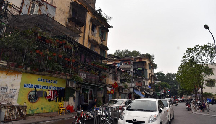 Dẫy nhà tập thể trong khu tập thể Nguyễn Công Trứ...