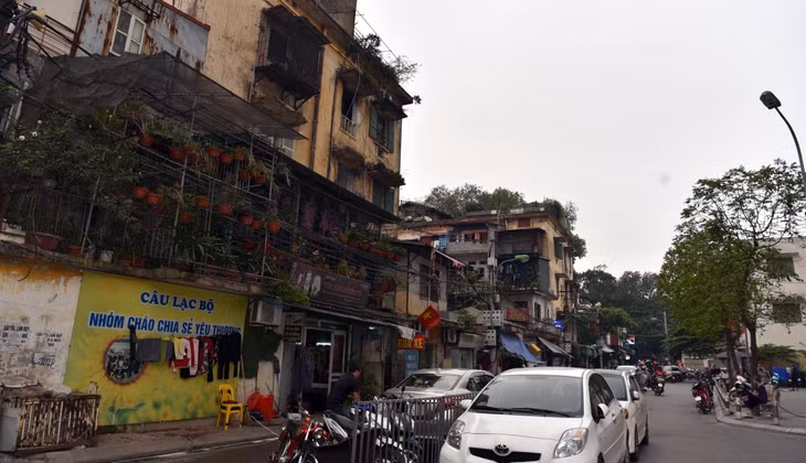 Dẫy nhà tập thể trong khu tập thể Nguyễn Công Trứ...