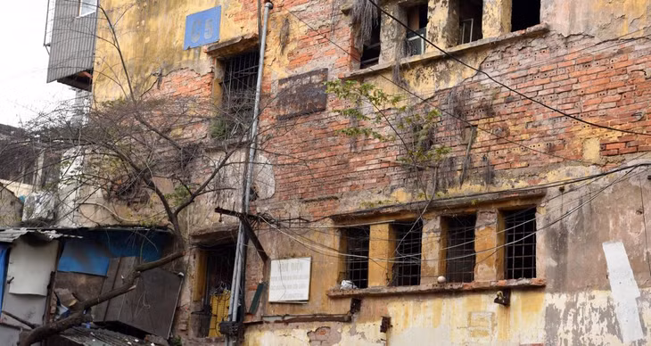 Nhà C5 Quỳnh Mai bị lún sâu