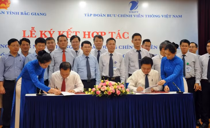 Lễ ký kết Biên bản ghi nhớ hợp tác về VT- CNTT, xây dựng chính quyền điện tử, chuyển đổi số và xây dựng đô thị thông minh giai đoạn 2021 – 2025 giữa UBND tỉnh Bắc Giang và Tập đoàn VNPT