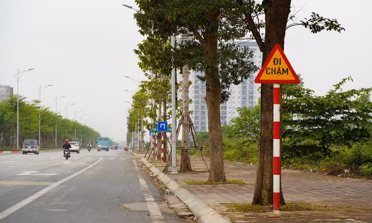Mật độ giao thông trên tuyến đường này khá thông thoáng, ít khi xảy ra ùn tắc, kể cả vào khung giờ cao điểm.