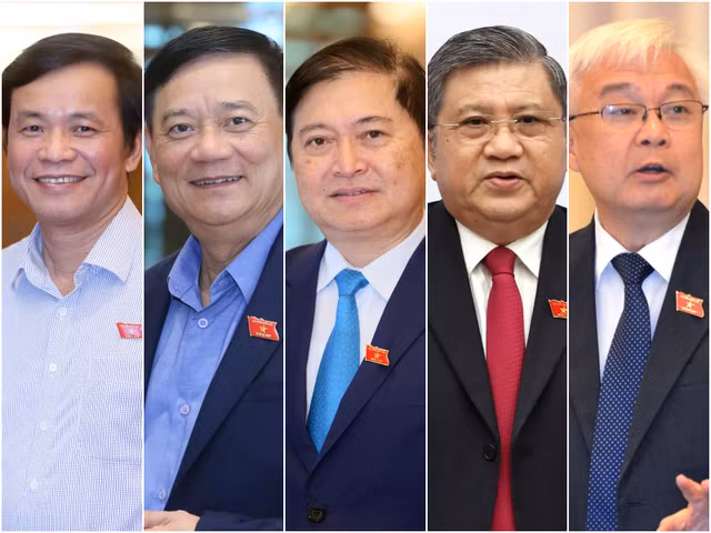 Từ trái qua: Tổng thư ký Quốc hội Nguyễn Hạnh Phúc, Trưởng ban Công tác đại biểu Trần Văn Túy, Chủ nhiệm UB Khoa học, Công nghệ và Môi trường Phan Xuân Dũng, Chủ nhiệm UB Đối ngoại Nguyễn Văn Giàu, Chủ nhiệm UB Văn hóa, Giáo dục Phan Thanh Bình.